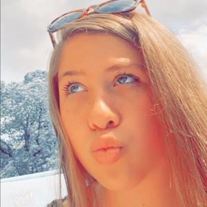 Meet your Posher, Abigail